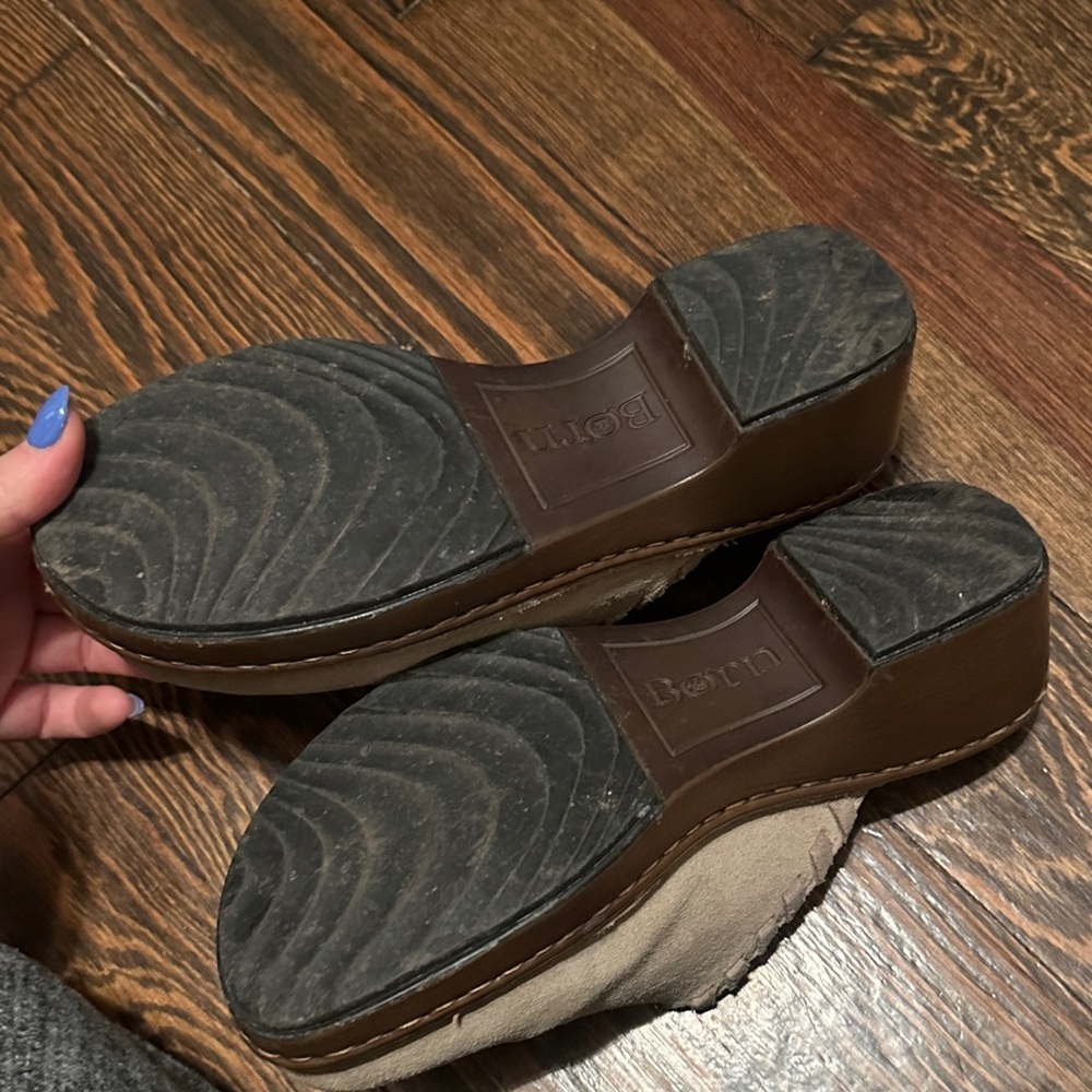 Born Tan Suede Women's Clogs - Picture 4 of 4